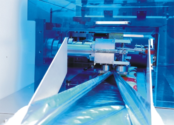 Rotary Automatic Horizontal Flow Packing Machine Cookies 250mm Pulling Film Downwards