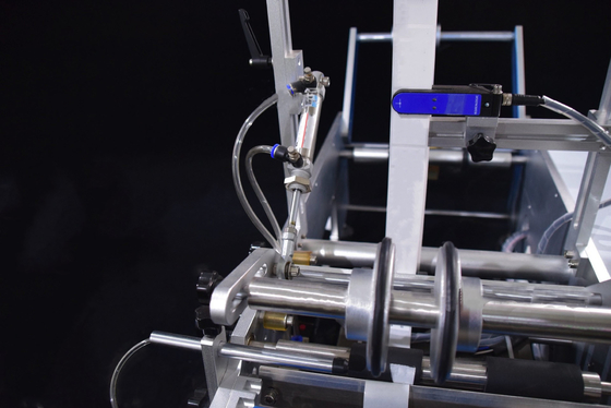 Semi-automatic round bottle labeling machine