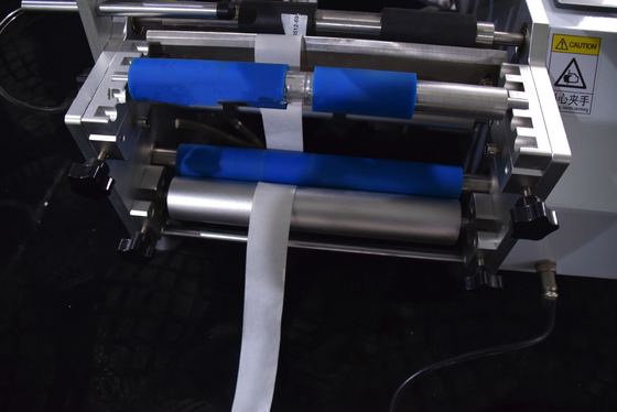 Semi-automatic round bottle labeling machine